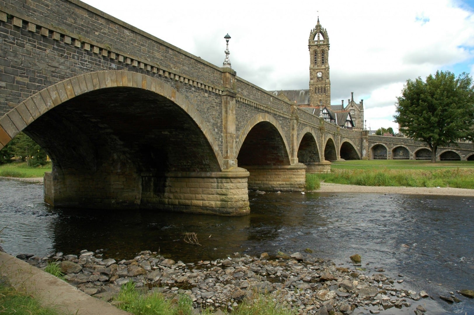 Puente sobre el río Tweed en Peebles Peebles Reino Unido