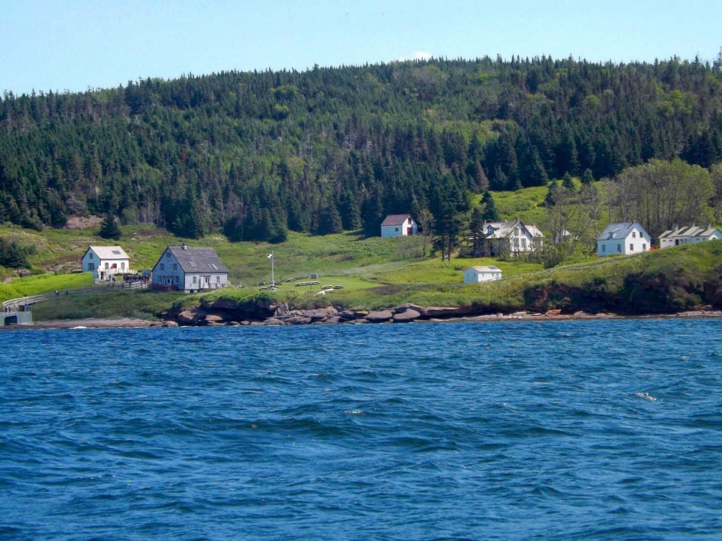 Restauró casas de pescadores del siglo XIX en L'Anse à Butler, en la isla de Bonaventure. Percé Canadá