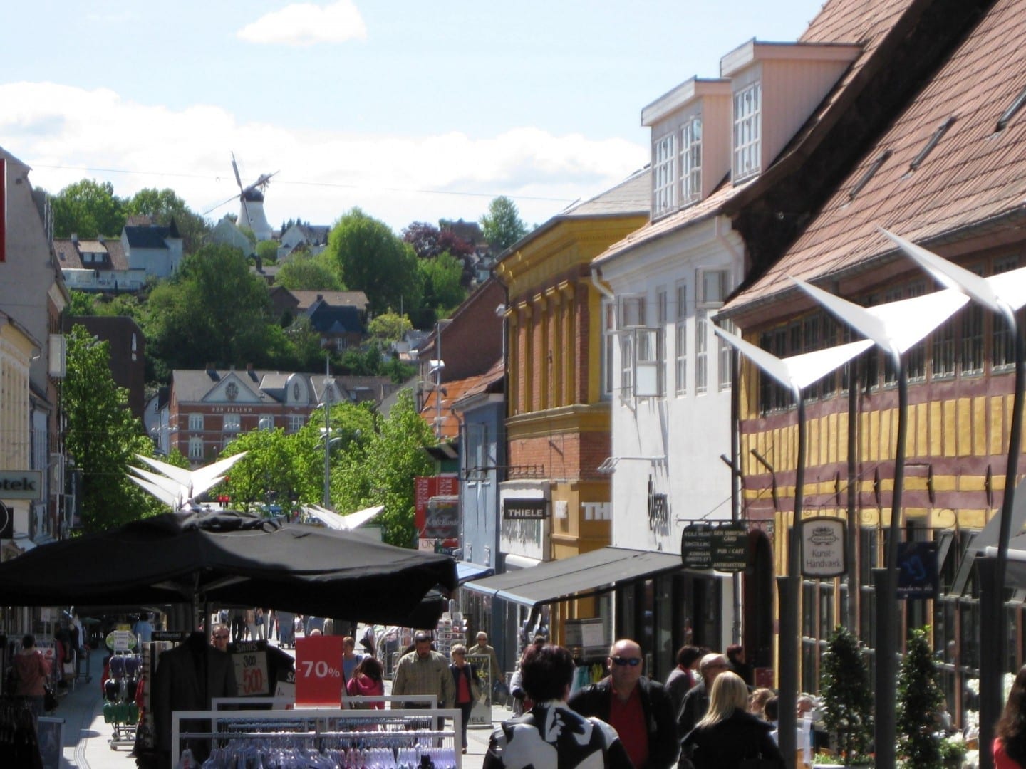 Strøget, la principal calle comercial de Vejle. Vejle Dinamarca